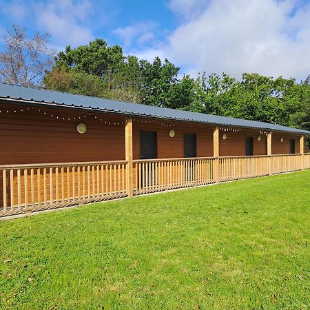 ホテル Celtic Minor Stables スウォンジー エクステリア 写真